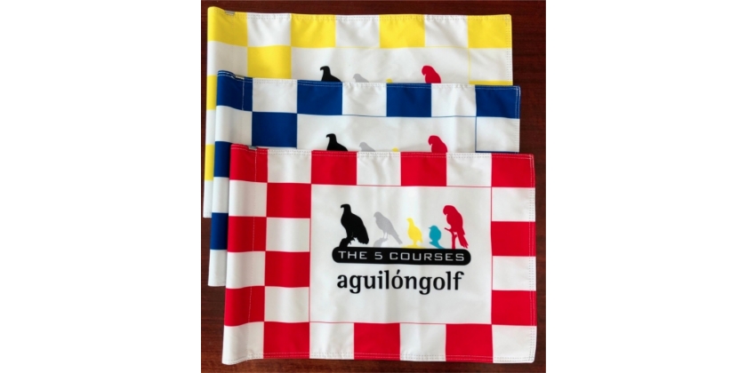 El nuevo logo de Aguilón Golf ya luce en sus nuevas banderas a cuadros suministradas por Polace Golf